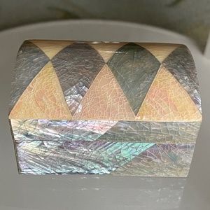 Small Mother of Pearl Nacre Box I Diamond Pattern